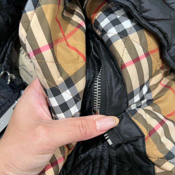 Burberry London Baughton Black Quilted Belted Removable Hood Jacket Size Small - Picture 9 of 14